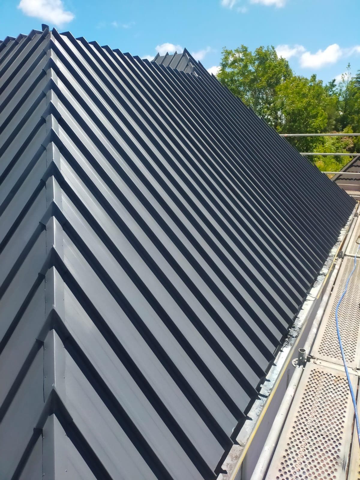 Freshly painted dark grey corrugated iron roof by Garden City Painters Christchurch